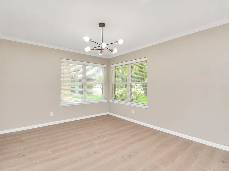 10550 Emnora Ln — Photo 11