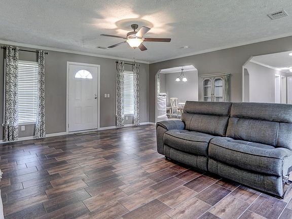 4th image of 297 Longwood Dr