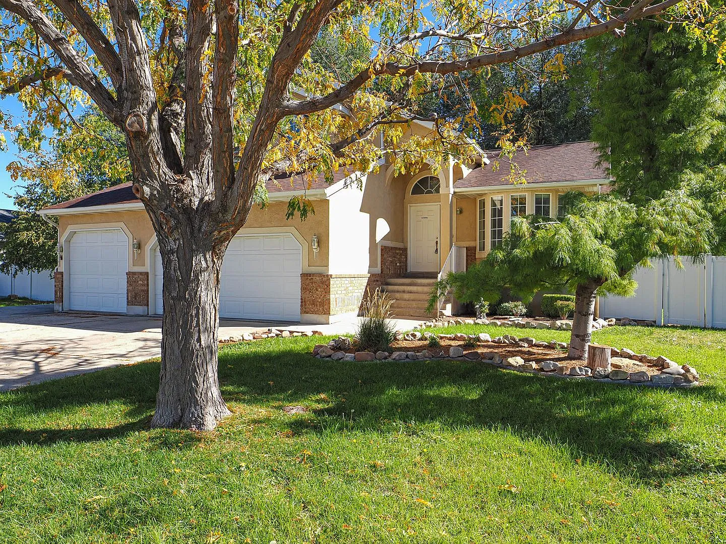 3 Bedroom, 2 Bathroom West Jordan Single Family Home — Photo 2