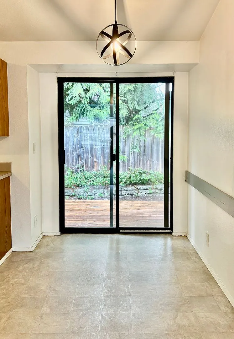 3 Bed / 2 Bath Kirkland-Finn Hill rambler $2,995/month — Photo 4