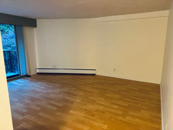 2222 Cambridge St #205, Vancouver, BC V5L 1E6