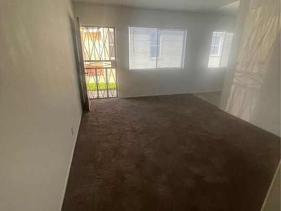 Entryroom/Livingroom -kitchen to right