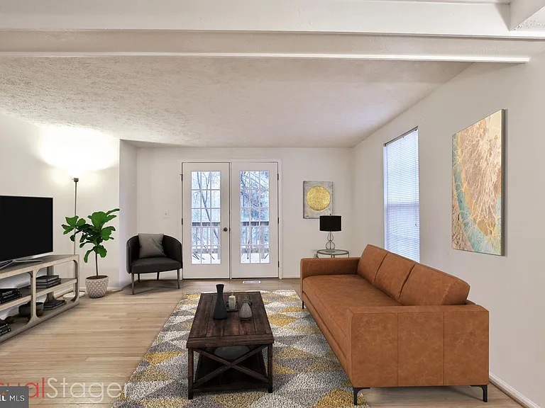 1915 Belmont Ridge Ct — Photo 2