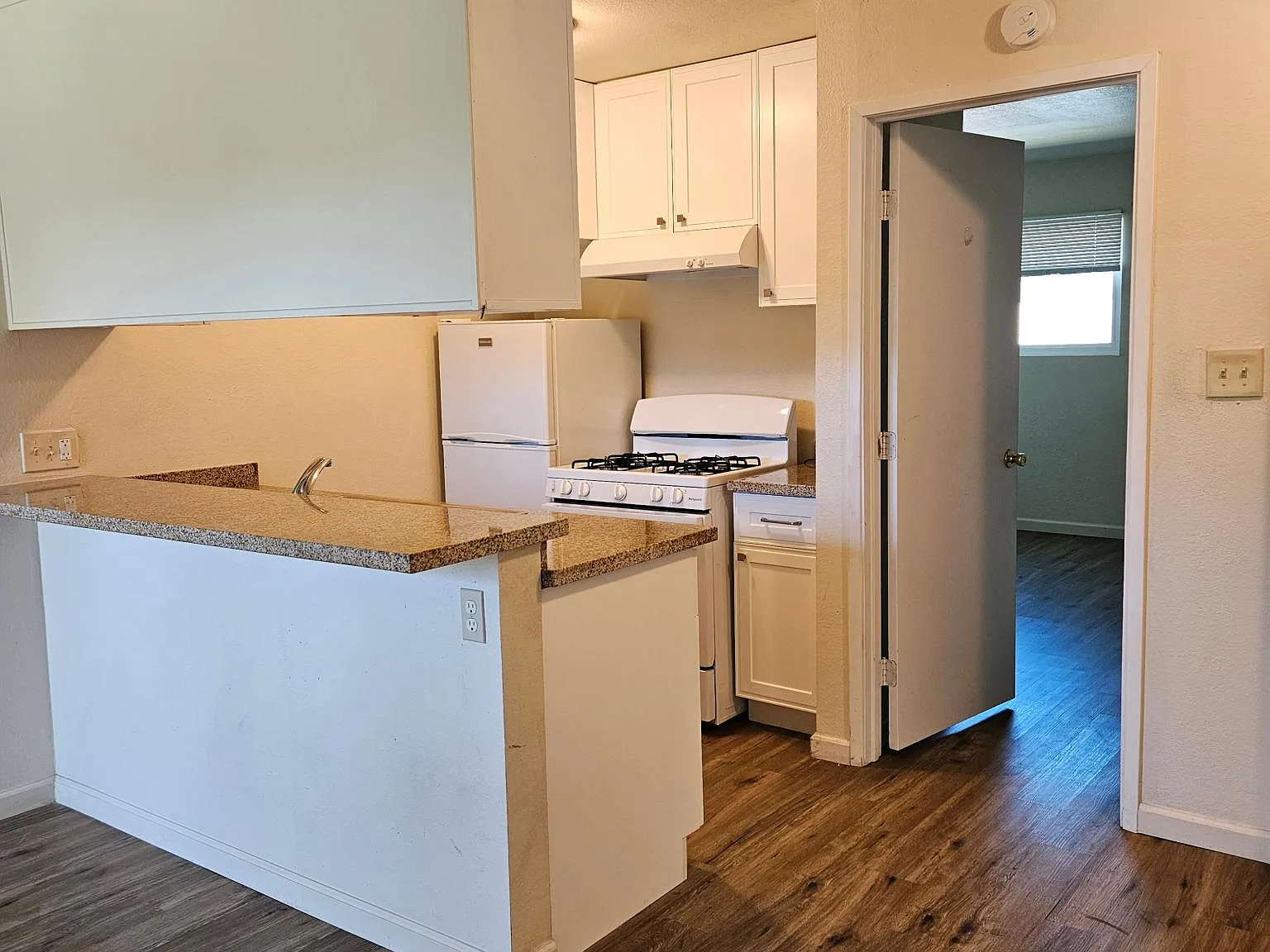 1414 E Oak St — Photo 2