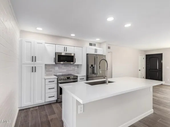 11016 W Sun City Boulevard, Sun City, AZ 85351