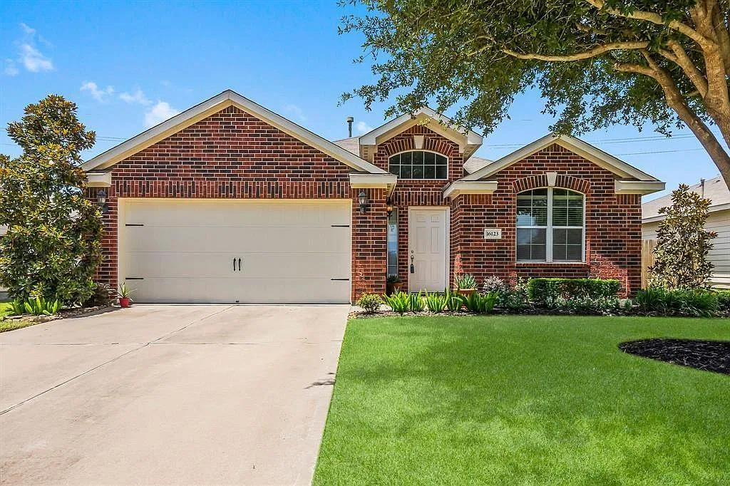 3 bed, 2.0 bath, 1414 sqft, $1,850 — Photo 1