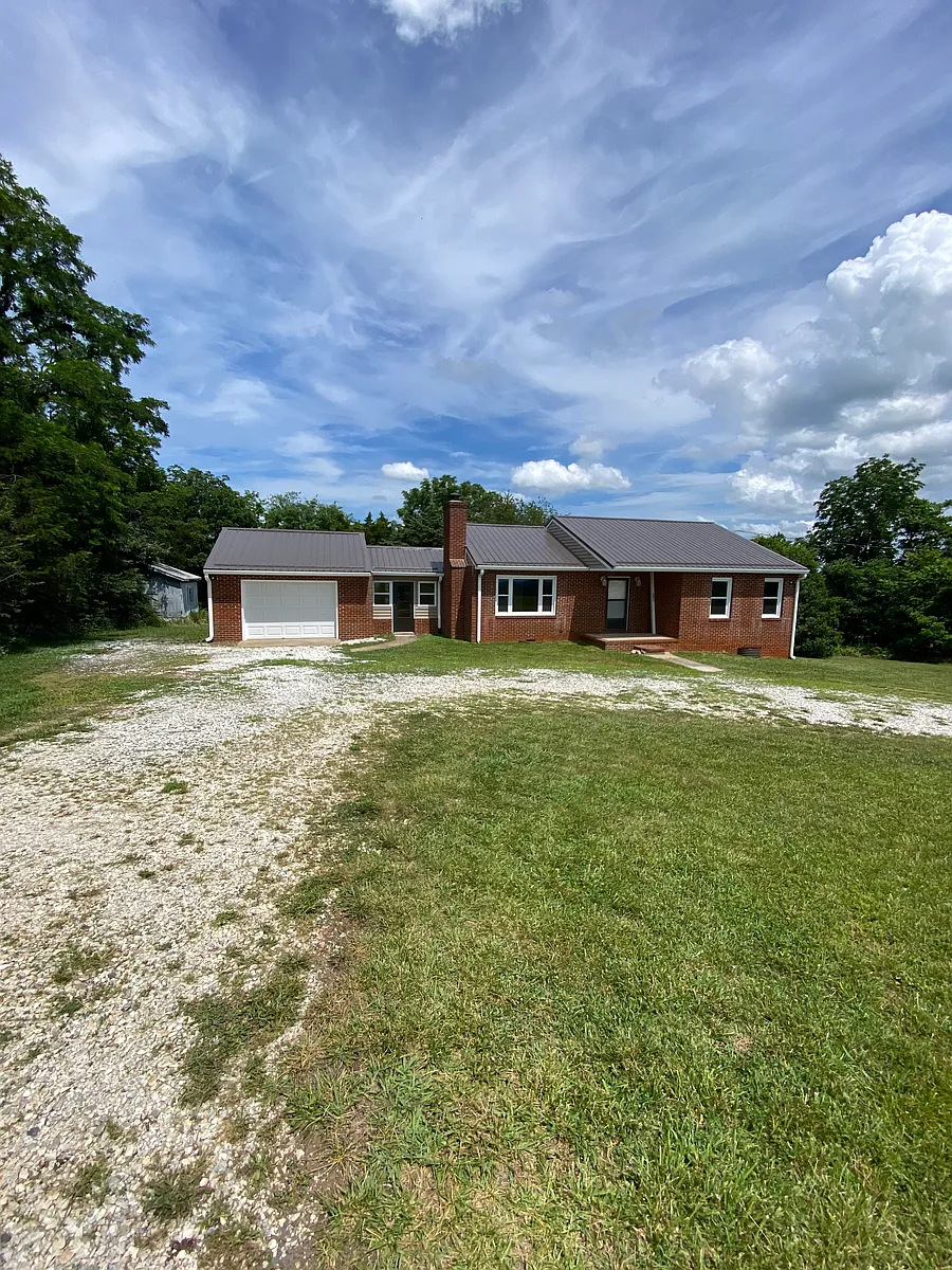 Building Photo - 682 Tower Hill Rd