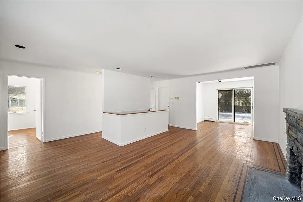 4 bed, 1302 sqft, $5,200 — Photo 2