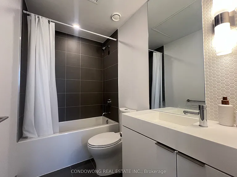 33 Helendale Ave #1111 — Photo 8