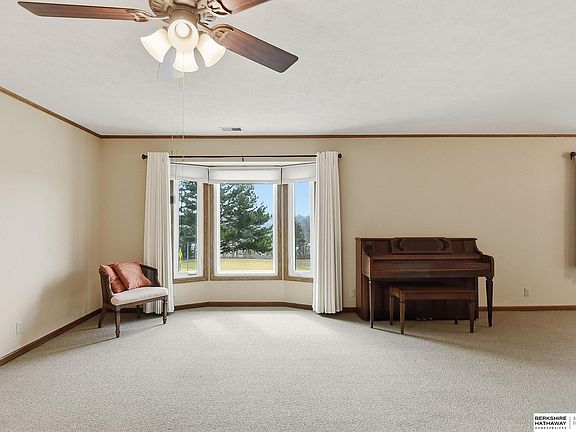 4th image of 7904 Park Dr