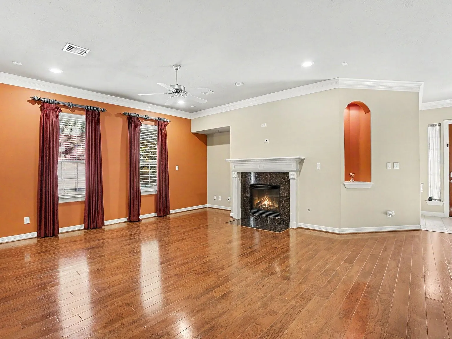 3 bed, 3.5 bath, 3240 sqft, $2,800 — Photo 2