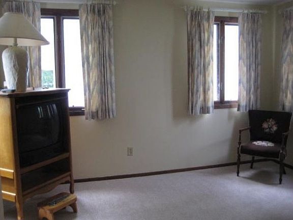 5th image of 276 E 242nd St