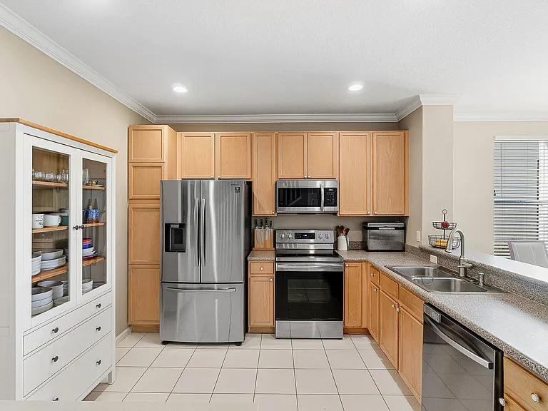 9911 Porta Leona Ln — Photo 3
