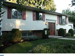 19 Eaton Cir, Laurel Springs, NJ 08021