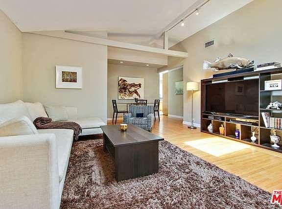 3rd image of 9005 Elevado St