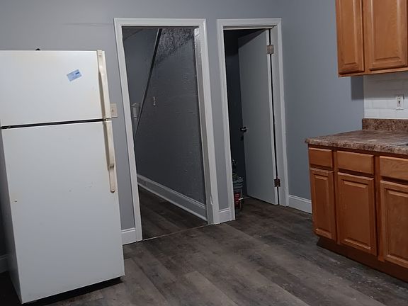 4th image of 2929 W Oakdale St