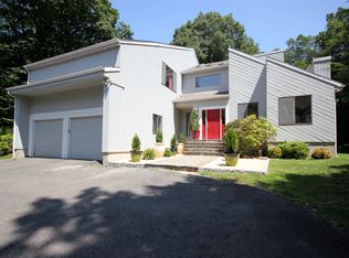 62 Catbrier Rd, Weston, CT 06883