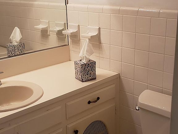 5th image of 3530 NE 23rd Ave APT 1