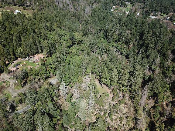 2nd image of 1330 Salyer Loop Rd