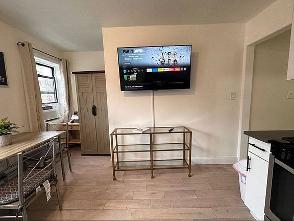 3rd image of 412 Kosciuszko St #3