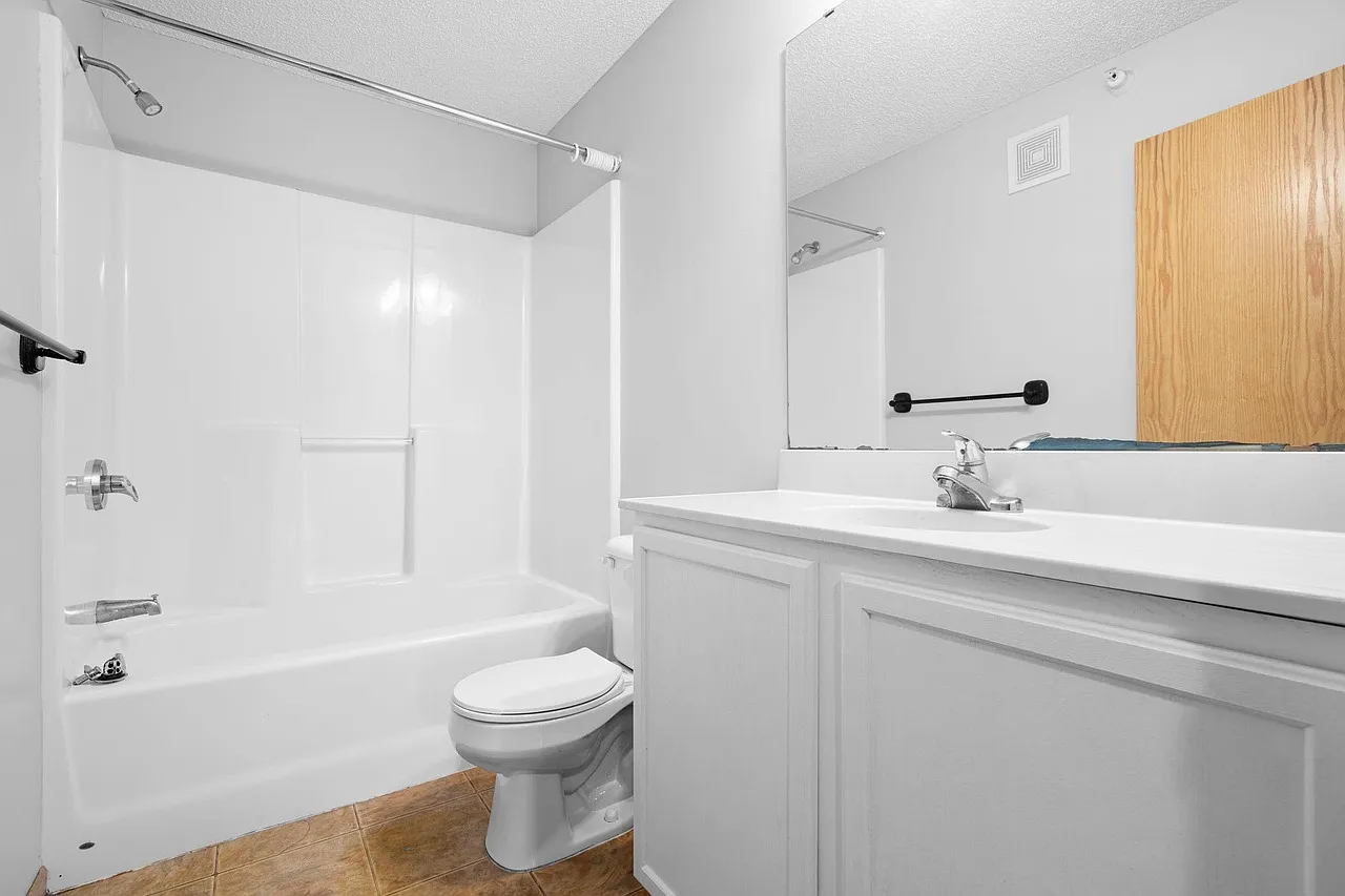2 bed, 1050 sqft, $1,550 — Photo 2