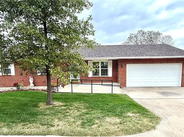 949 S Market St, Maryville, MO 64468