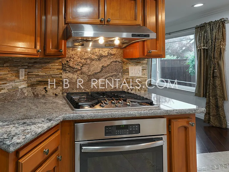 2859 El Capitan Dr — Photo 9