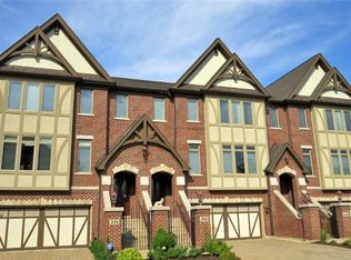 542 Brownstone Dr, St Charles, IL 60174