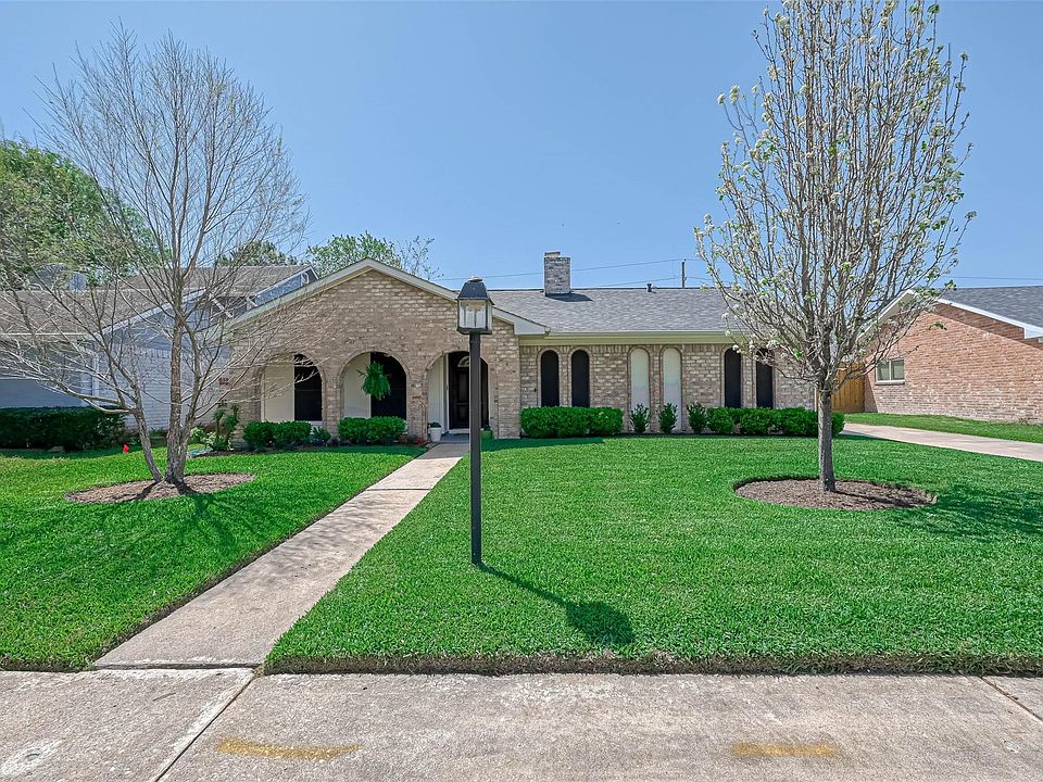 1st image of 906 Park Knoll Ln