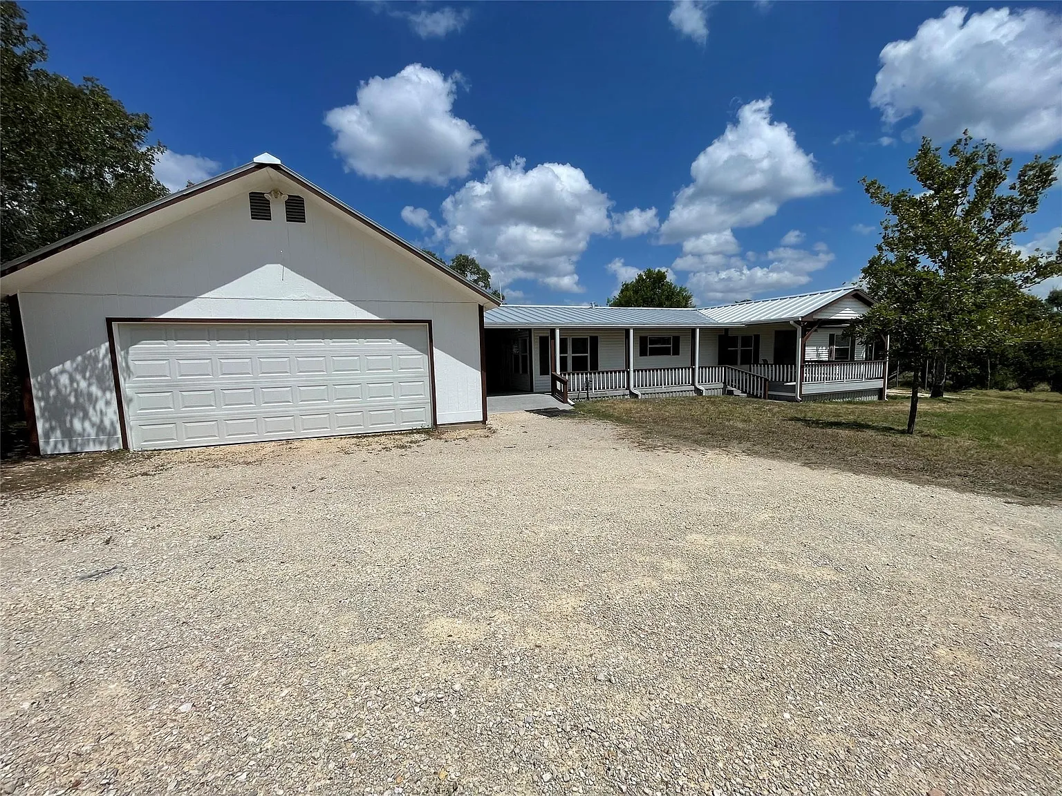 3 bed, 2.0 bath, 1680 sqft, $1,900 — Photo 2
