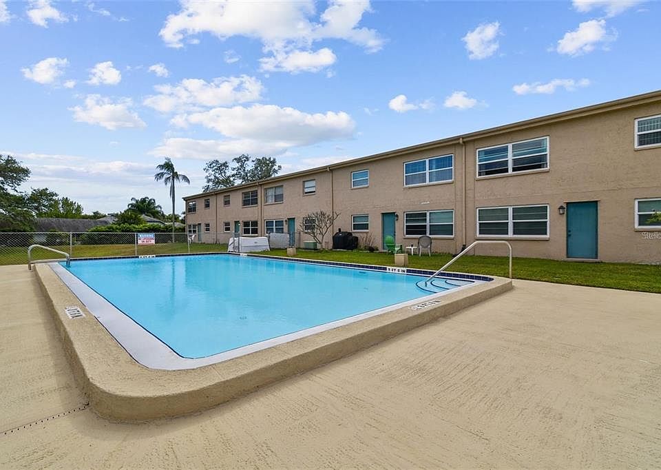 Oakhurst Garden Apt Condominiums 12300 Park Blvd Seminole, FL