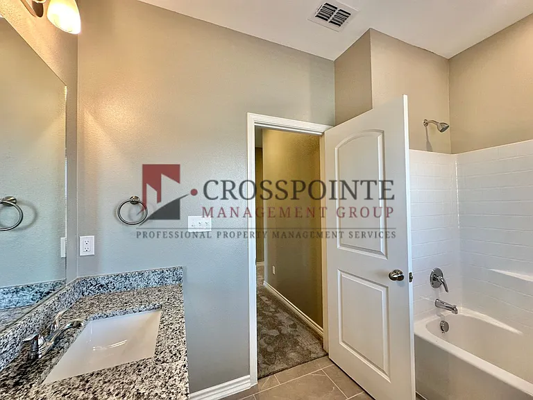 3 Bedroom 2.5 Bathroom Townhomes At Villa Rosa! Now Offering 1/2 Off First Full Months Rent! — Photo 18