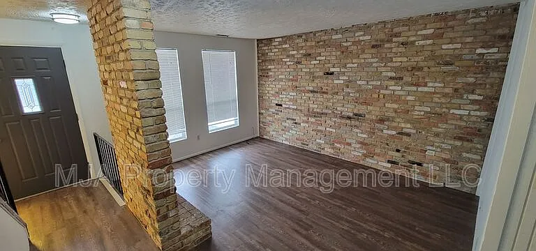 1165 Edgewood Dr #4 — Photo 4