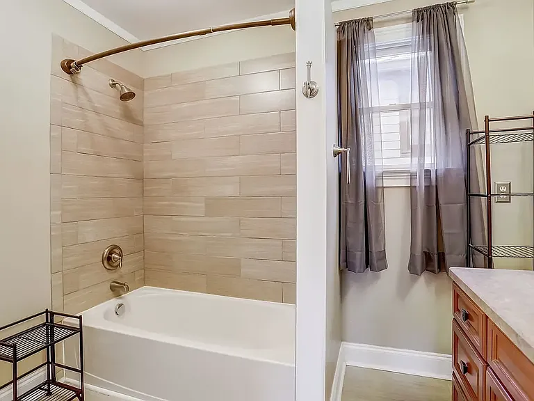 909 Phillips St — Photo 12