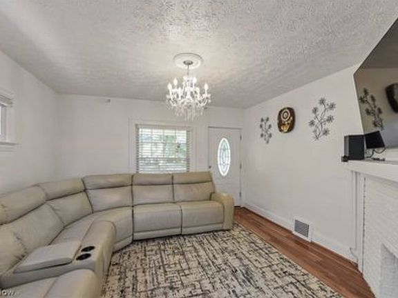 5th image of 1642 Grace Ave #2