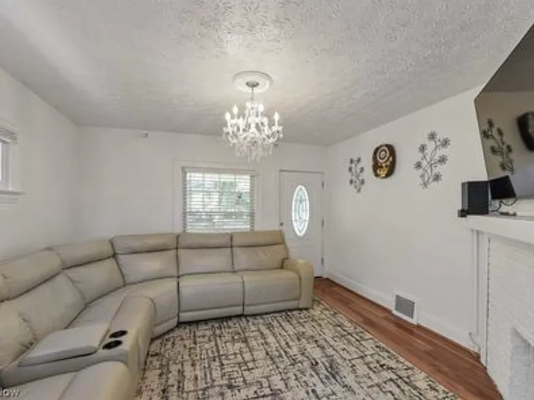1642 Grace Ave #2 — Photo 5