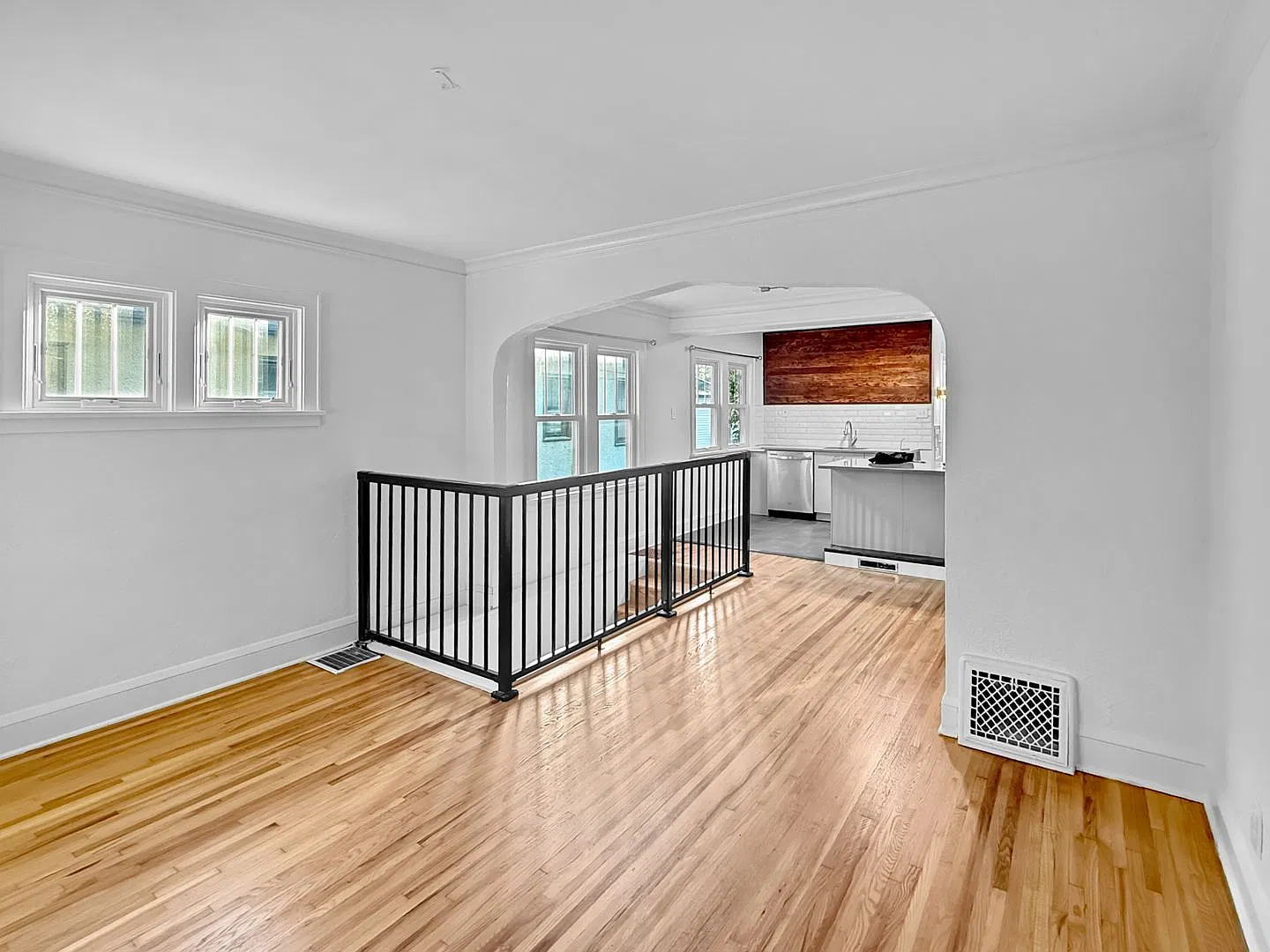 2 bed, 1.0 bath, 1400 sqft, $1,945 — Photo 3