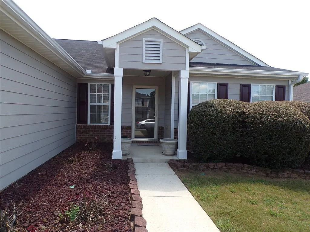 4 bed, 2.0 bath, 1728 sqft, $2,200 — Photo 3