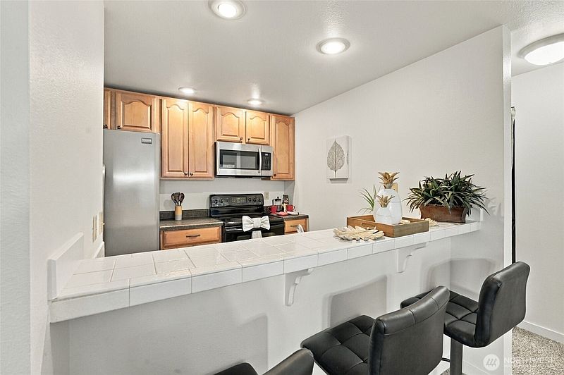 5th image of 2152 N 112th Street N #409