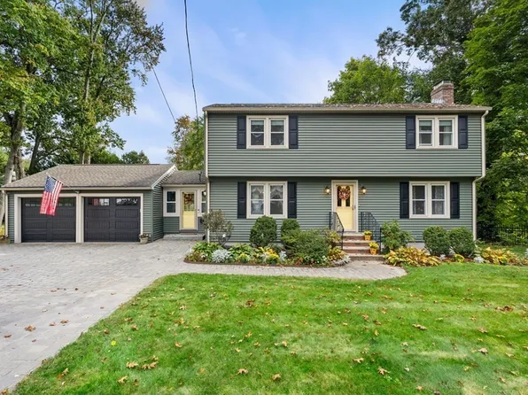 23 Longmeadow Dr, Lowell, MA 01852