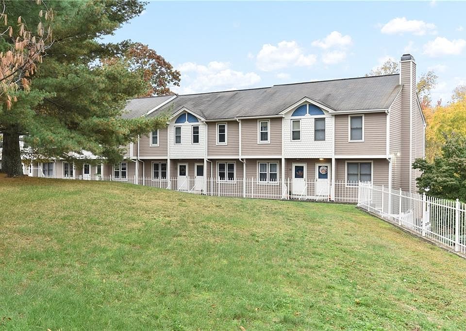 Village Green Condominiums 3399 Post Rd Warwick RI Zillow