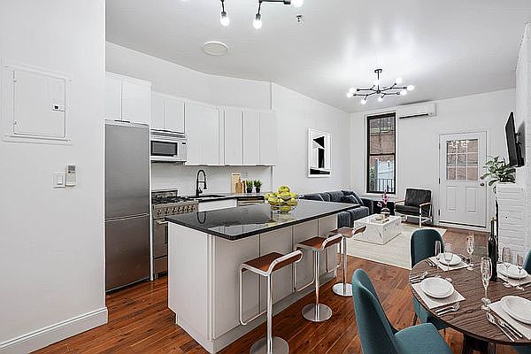 1st image of 661 Washington St APT 3