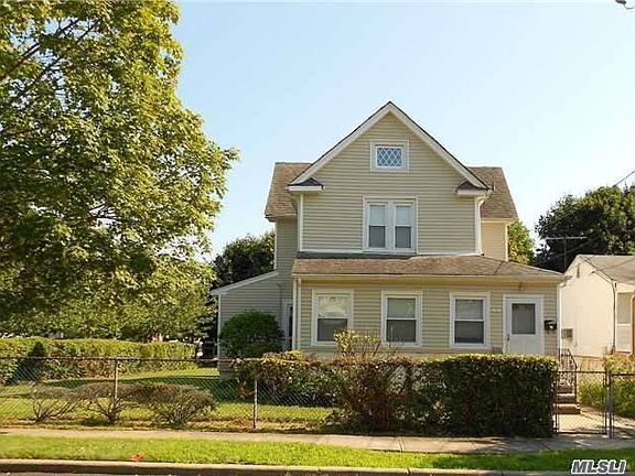 3rd image of 121 Glenada Ct
