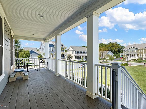 5th image of 545 Wheelmen St