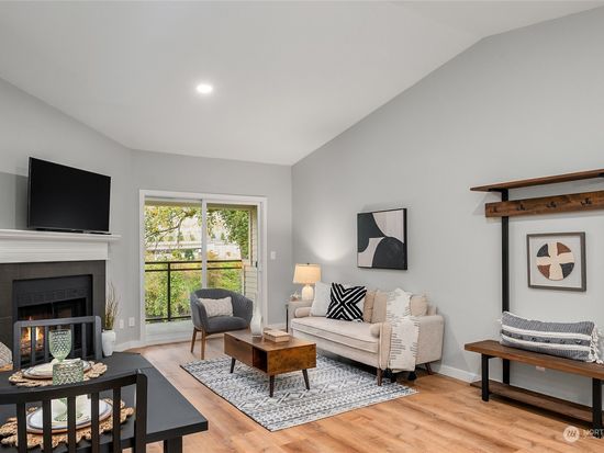 10830 E Riverside Drive #B305, Bothell, WA 98011