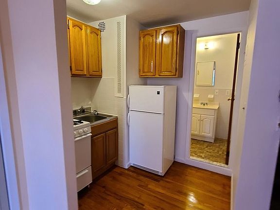 4th image of 506 E 5th St #2F