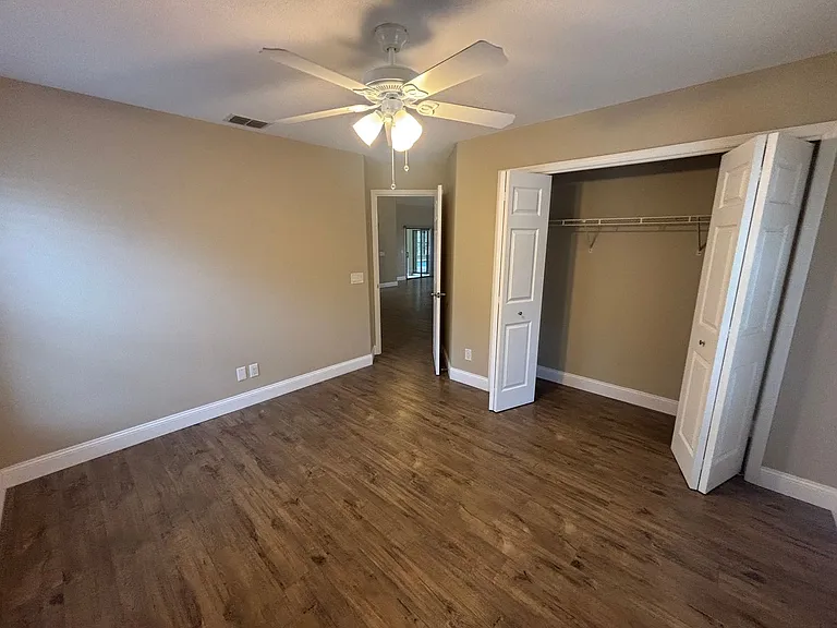 1130 W Olympia St — Photo 13