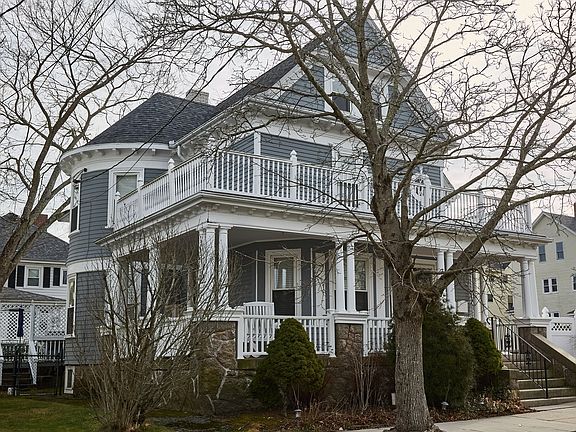 3rd image of 301 Madison St