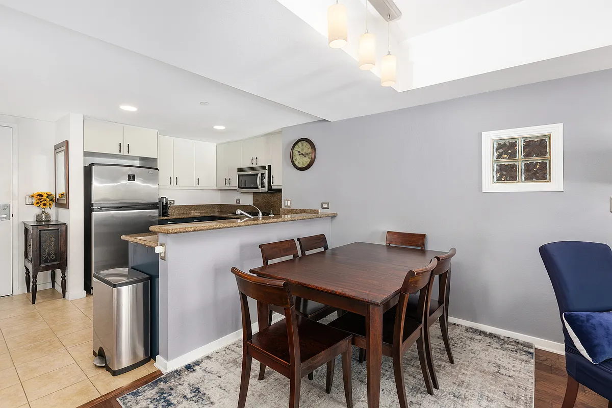 2 bed, 1090 sqft, $3,100 — Photo 4