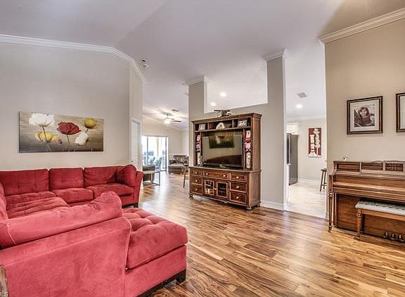 4th image of 9291 Middle Oak Dr